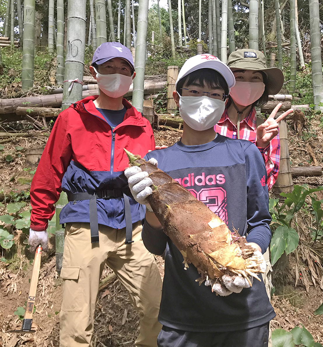 初めてのたけのこ堀り。大満足の様子！