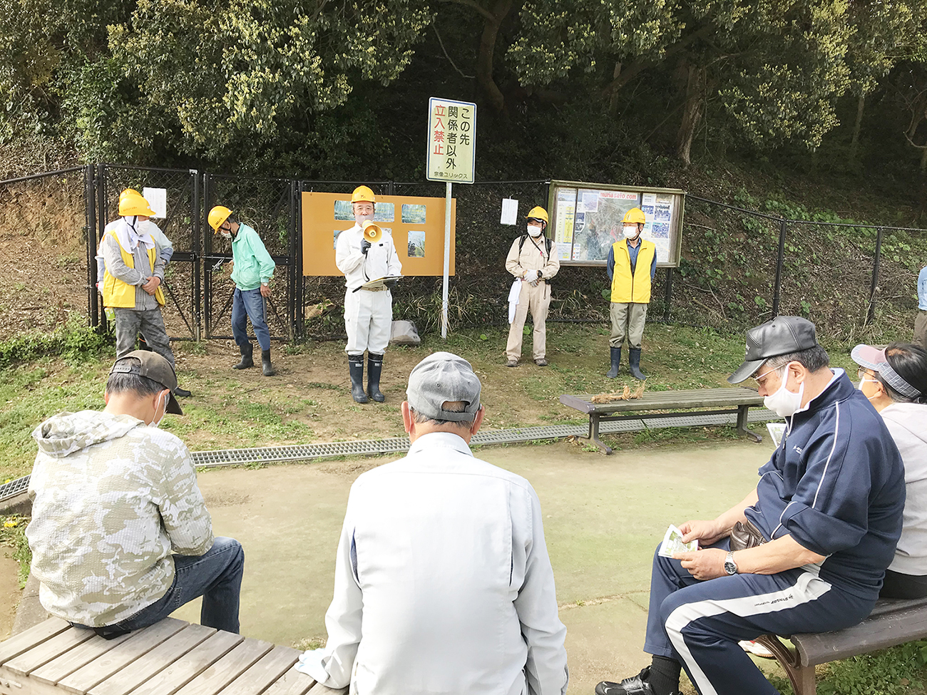 講師の水上さん（中央）。他19人の会員の方より指導がありました