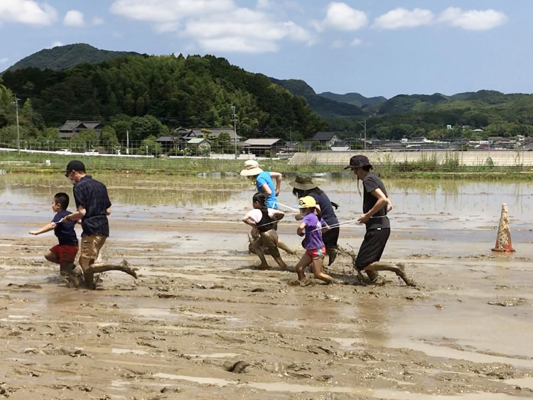 汽車ポッポレースは親子で協力して走ります