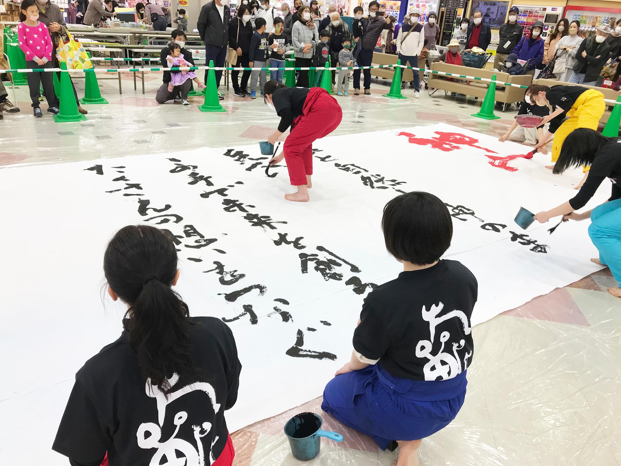 間近で見ると迫力満点！