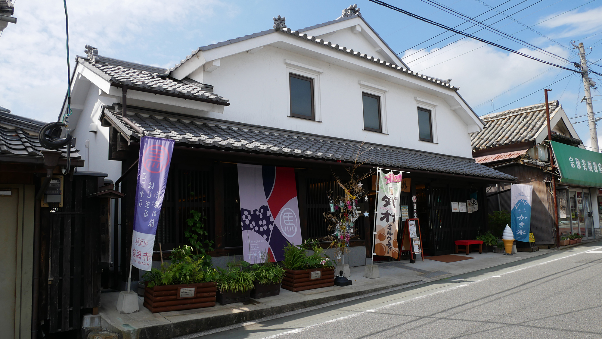 江戸時代風の街並みを思わせる赤馬館.JPG