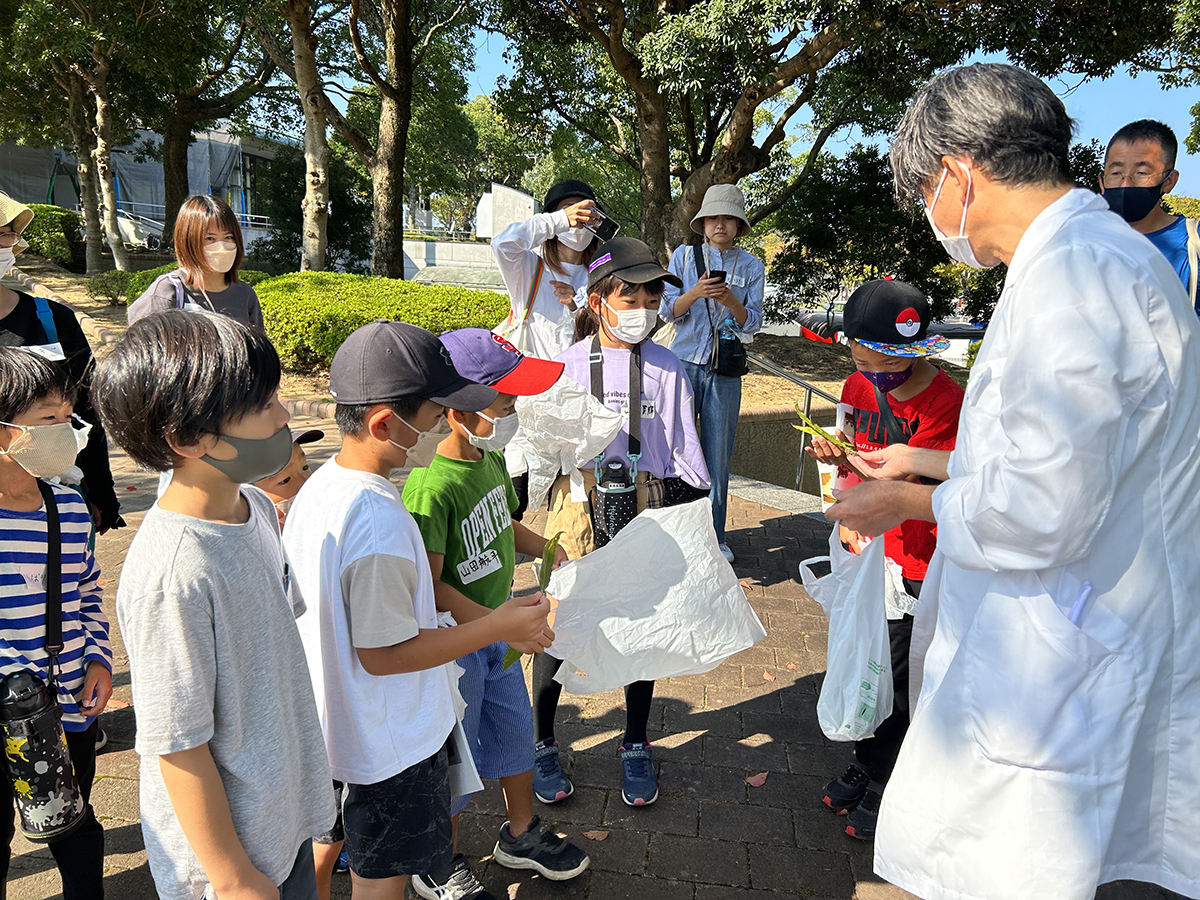 真剣に田中先生の話を聴く参加者