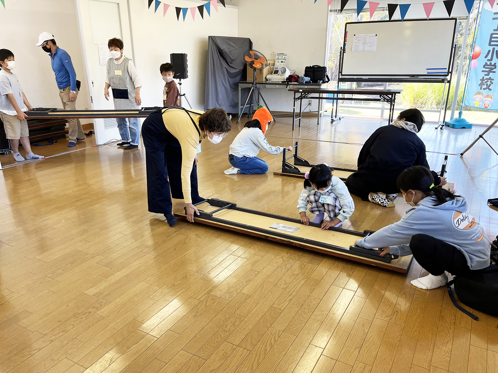 みんなで給食の準備もします