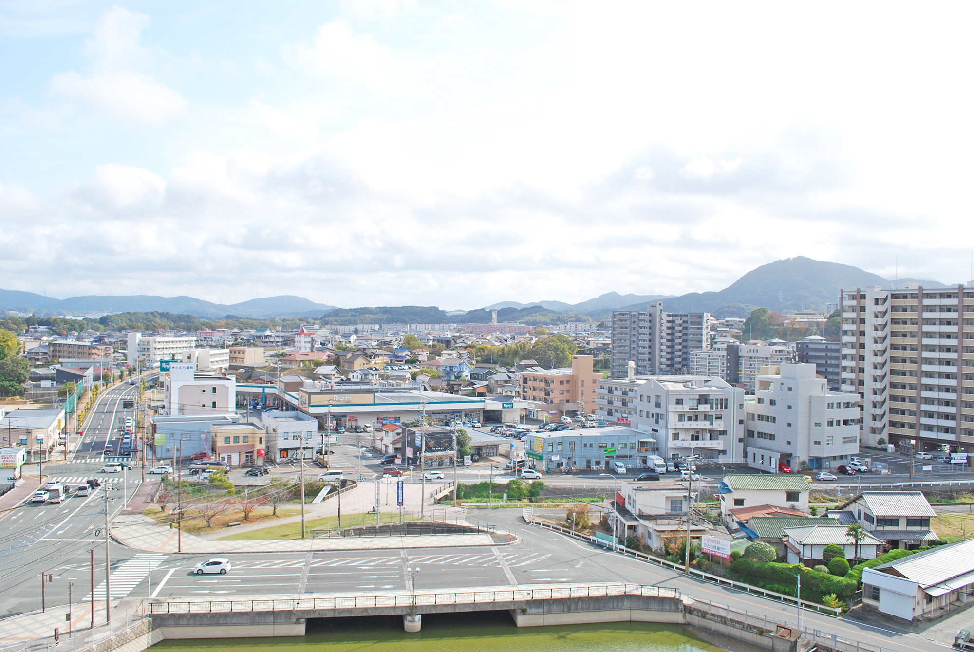 はしご車から見た日の里方面。奥に日の里団地が見えます