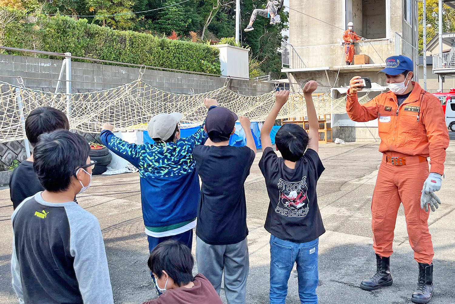 子どもたちから「もうちょい！」「頑張れ！」と声援が