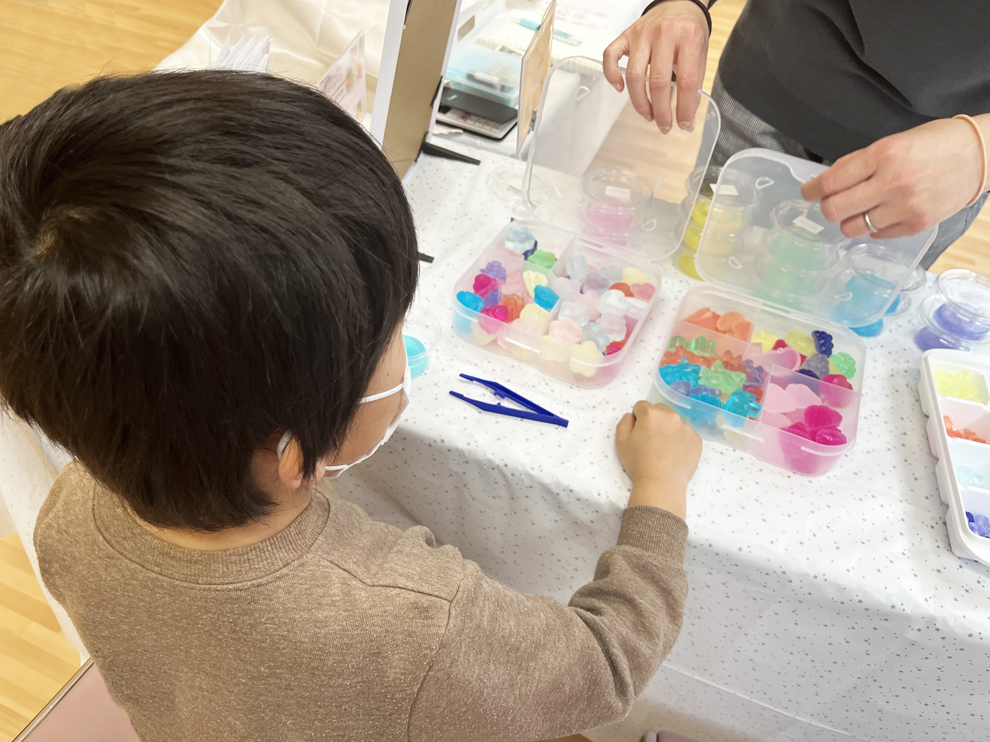 子ども心をくすぐるカラフルで可愛い形の石鹸がたくさん