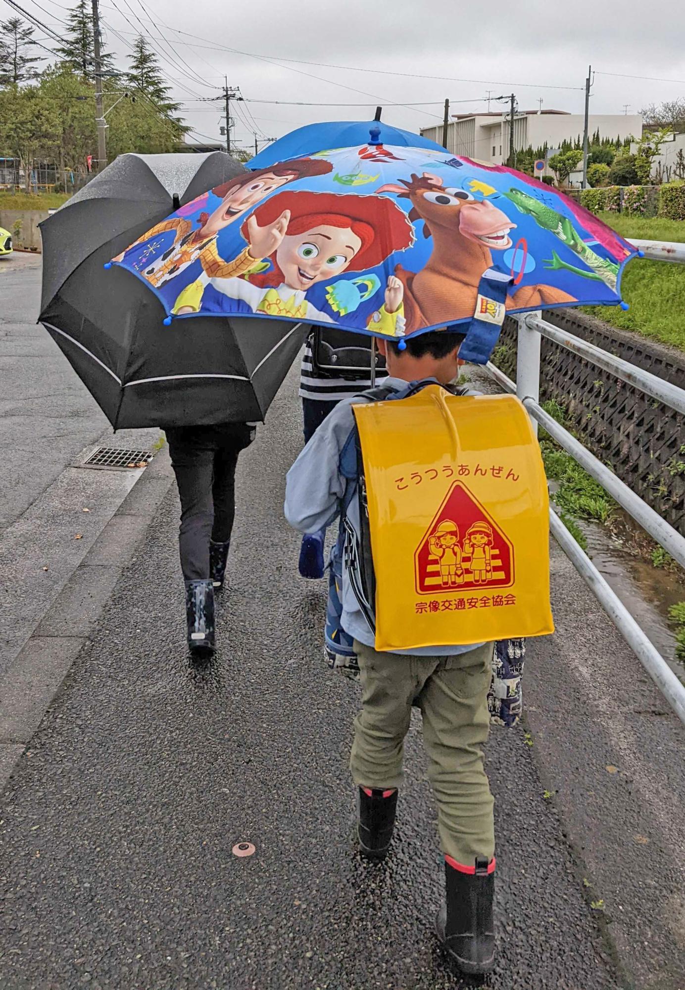 荷物が増える雨の日も徒歩10分の距離はありがたい