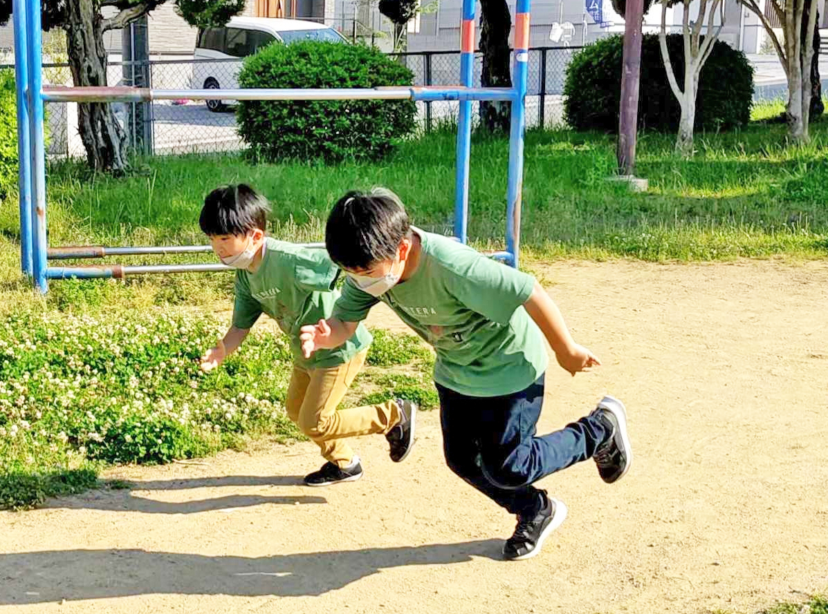 体の重心を前に持ってくることで加速しやすくなります