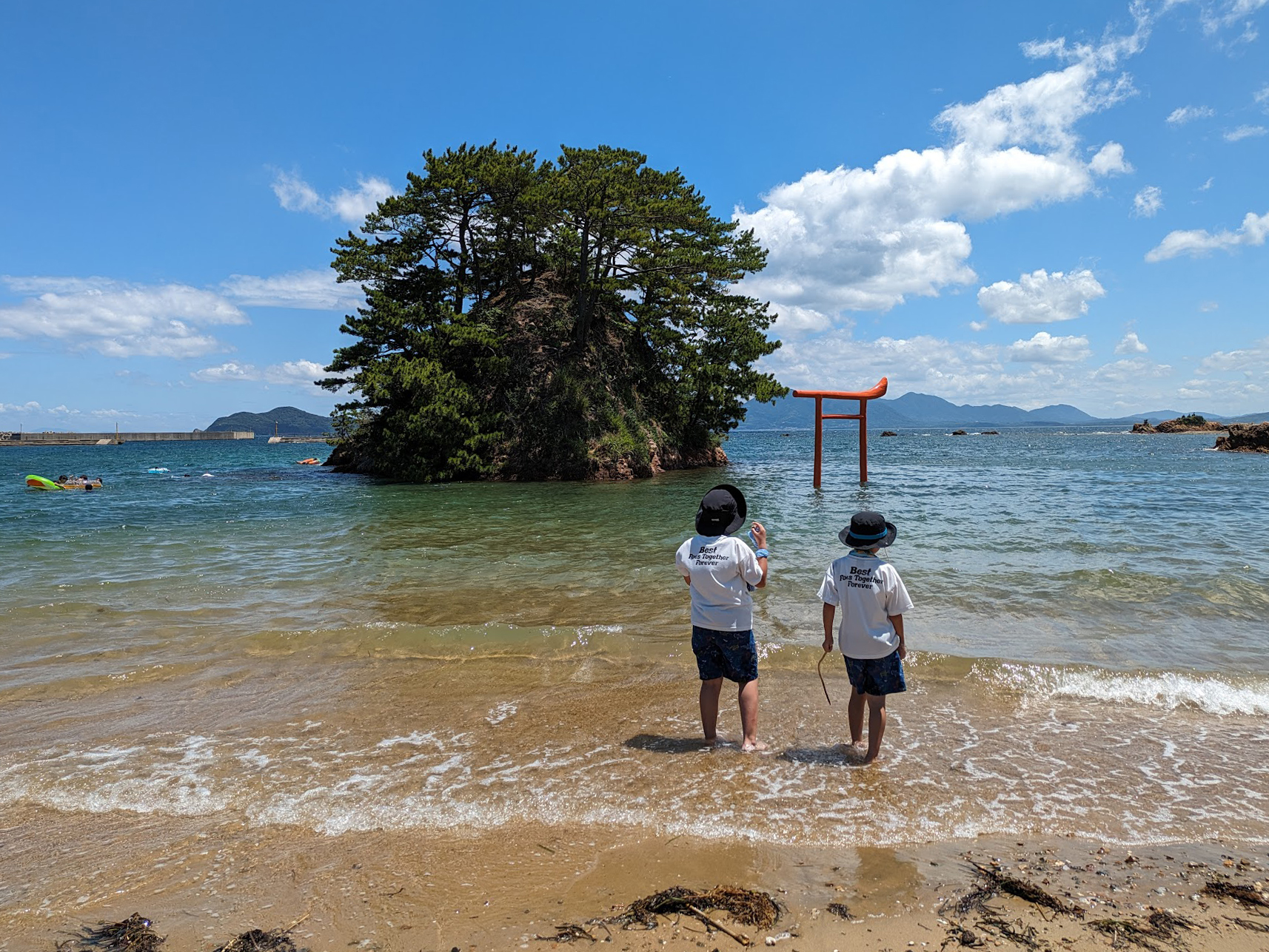 交流館前の「かんす海水浴場」でひと遊び！