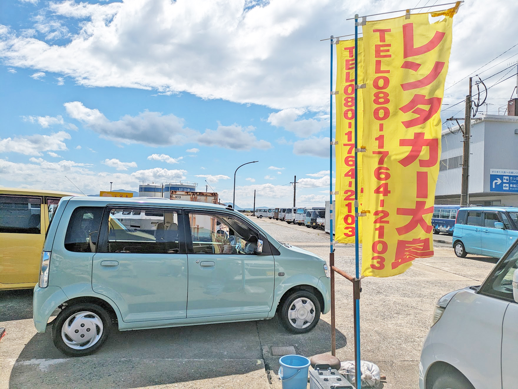 「レンタカー大島」はターミナルを出てすぐの場所にあります