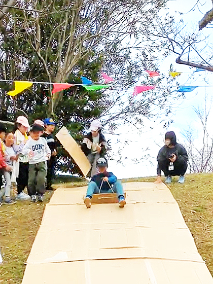 坂すべりの術！うまく滑られるかな？