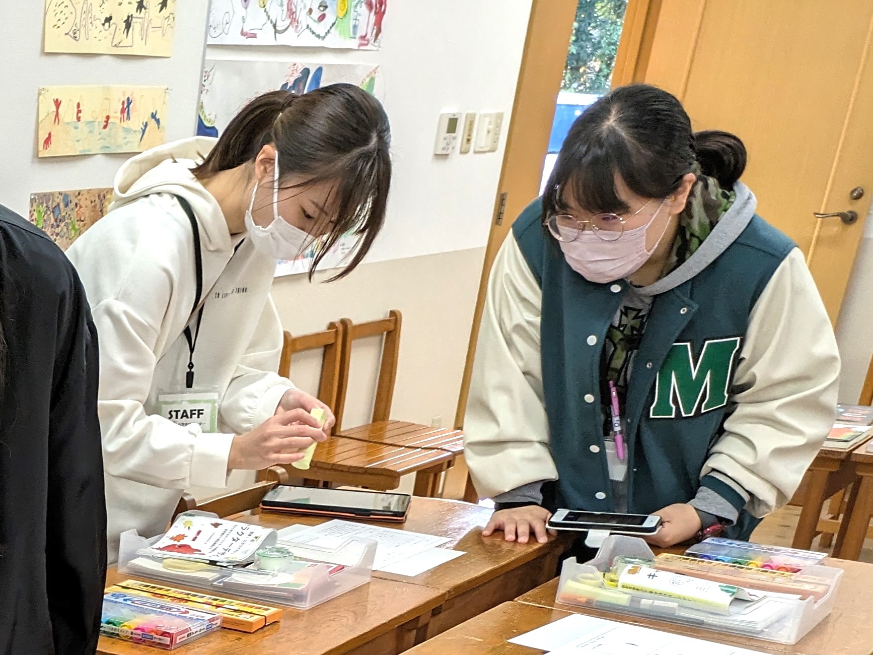 運営ボランティアの学生さんも裏方から講座をサポート！