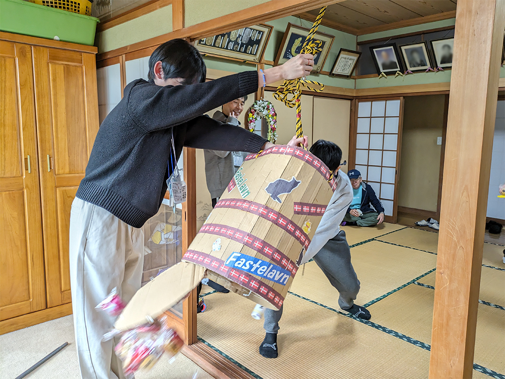 割れたー！！！最後は中学生のお兄さんがパワーを見せました