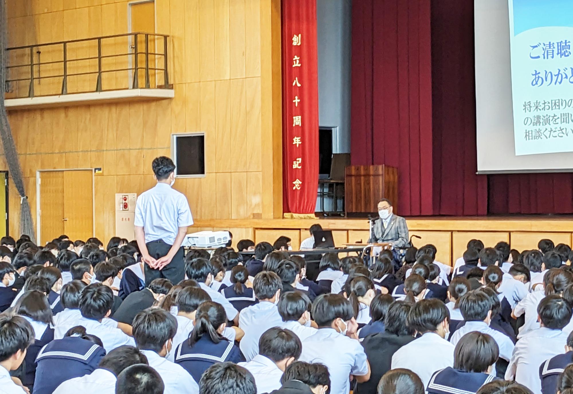 大勢が集まる中、質問する勇気も素晴らしい