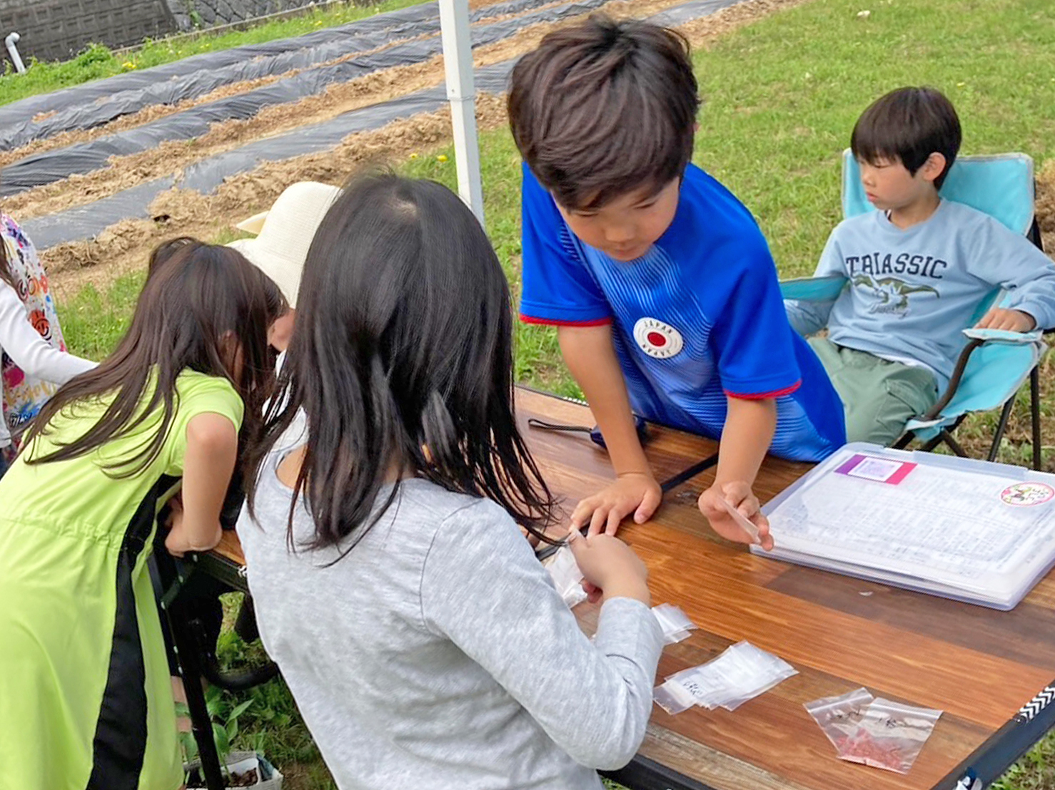 何植えようかなー？と子どもたち