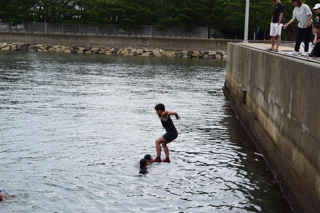 飛び込み