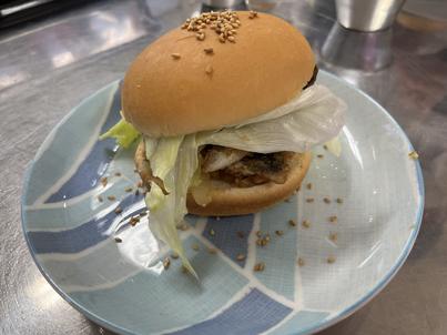 8-1-7鯵の竜田揚げバーガー.JPG