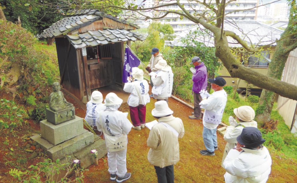 宗像四国霊場の団体参拝の様子の画像